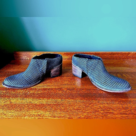 Freebird by Steven Shoes - FREEBIRD BY STEVEN Shae Gray Silver Leather Lizard Clog Mules Booties Wms 8